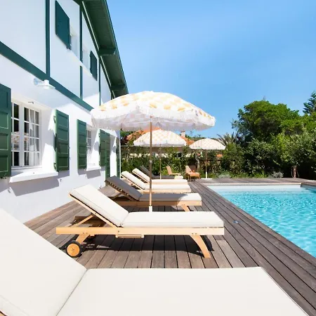 Antine For 13 People, Heated Pool, Within Walking Distance